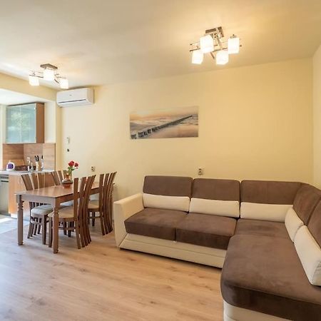 Top Location, Brand New 3 Bdrm Apt & Free Parking Sofia Exteriör bild