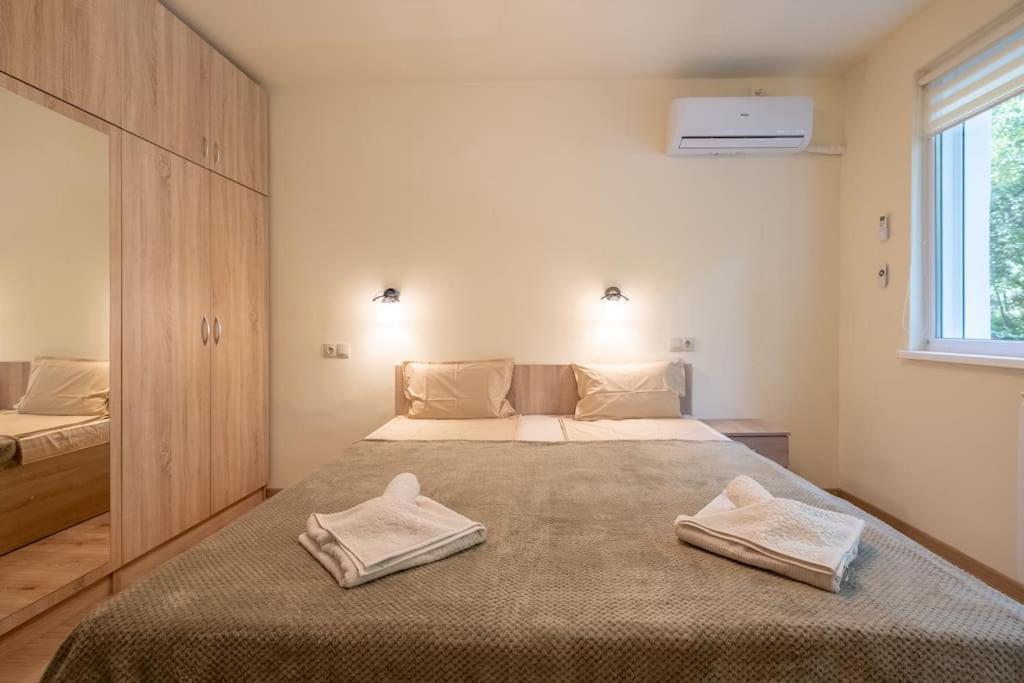 Top Location, Brand New 3 Bdrm Apt & Free Parking Sofia Exteriör bild