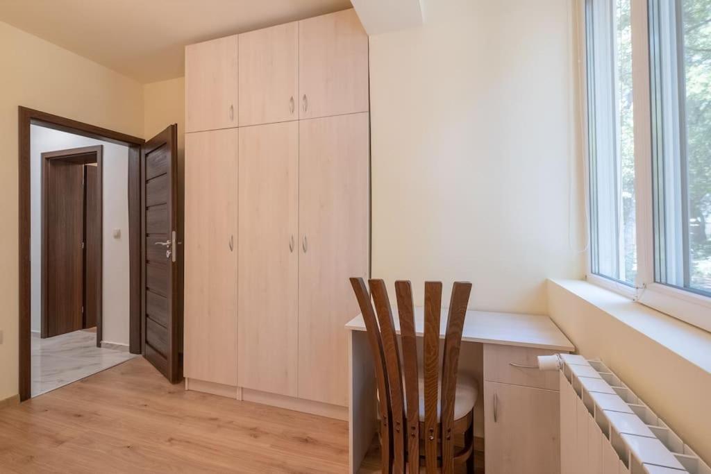 Top Location, Brand New 3 Bdrm Apt & Free Parking Sofia Exteriör bild
