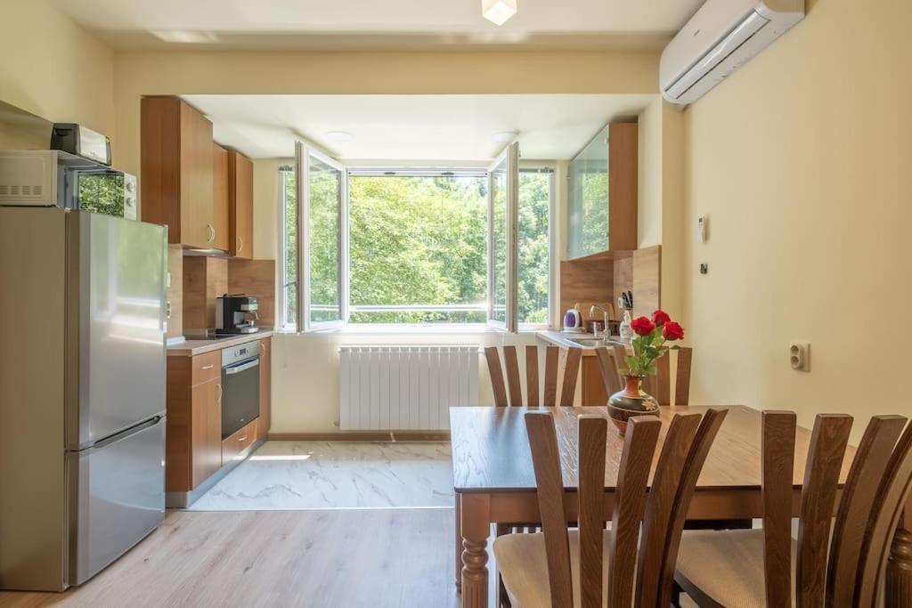 Top Location, Brand New 3 Bdrm Apt & Free Parking Sofia Exteriör bild