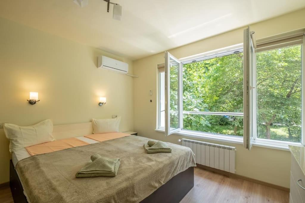Top Location, Brand New 3 Bdrm Apt & Free Parking Sofia Exteriör bild
