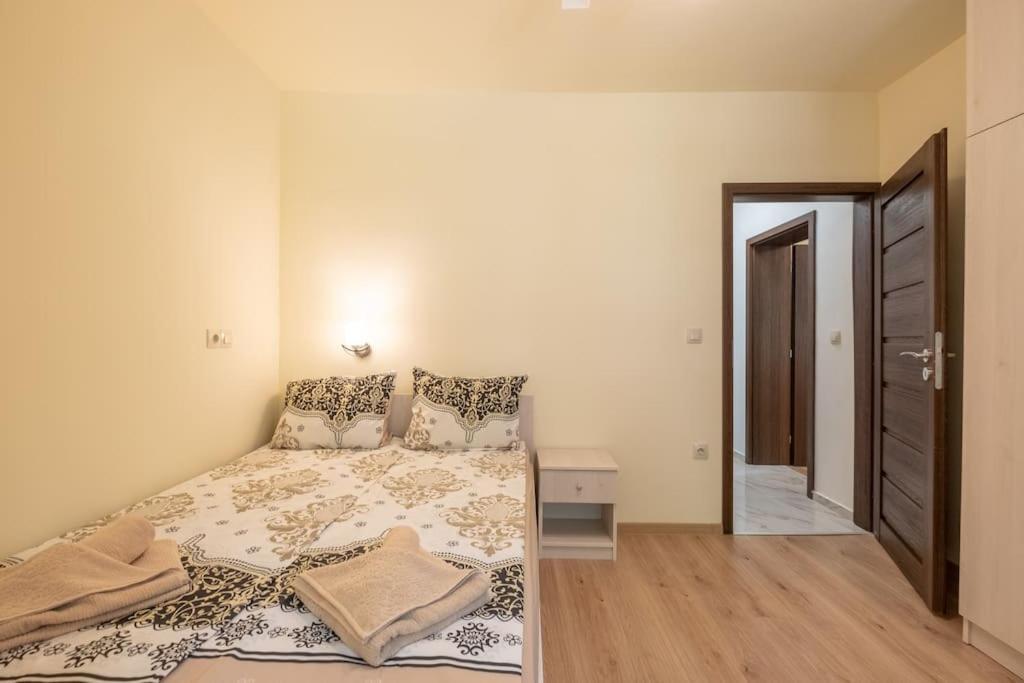 Top Location, Brand New 3 Bdrm Apt & Free Parking Sofia Exteriör bild