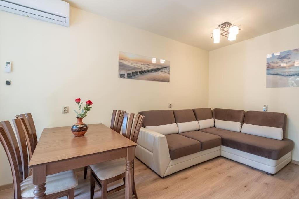 Top Location, Brand New 3 Bdrm Apt & Free Parking Sofia Exteriör bild