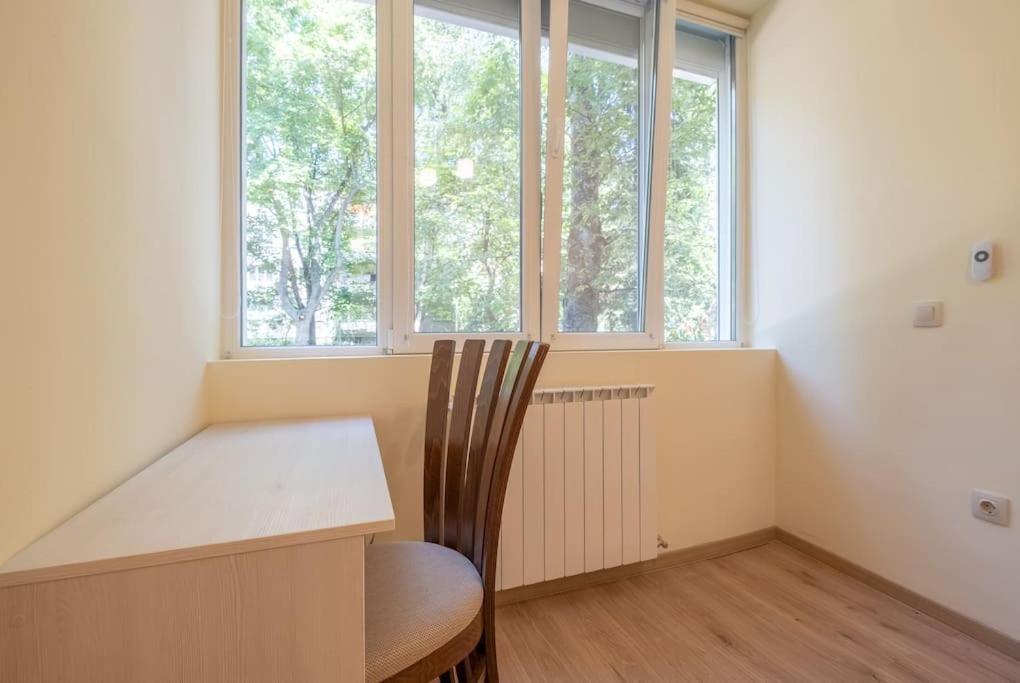 Top Location, Brand New 3 Bdrm Apt & Free Parking Sofia Exteriör bild
