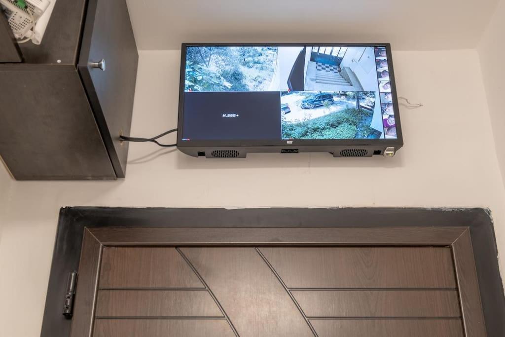 Top Location, Brand New 3 Bdrm Apt & Free Parking Sofia Exteriör bild