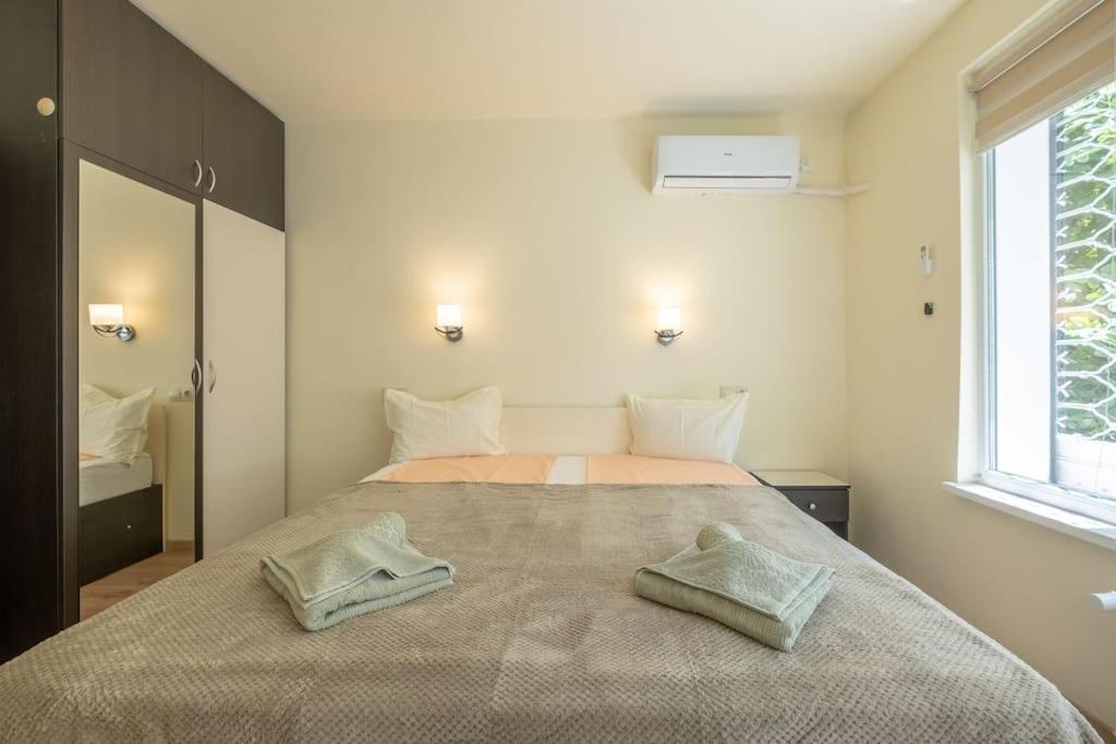 Top Location, Brand New 3 Bdrm Apt & Free Parking Sofia Exteriör bild