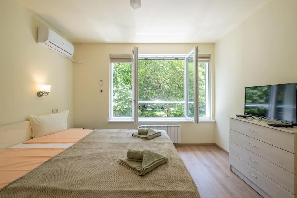 Top Location, Brand New 3 Bdrm Apt & Free Parking Sofia Exteriör bild