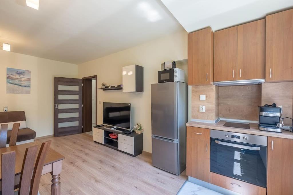 Top Location, Brand New 3 Bdrm Apt & Free Parking Sofia Exteriör bild